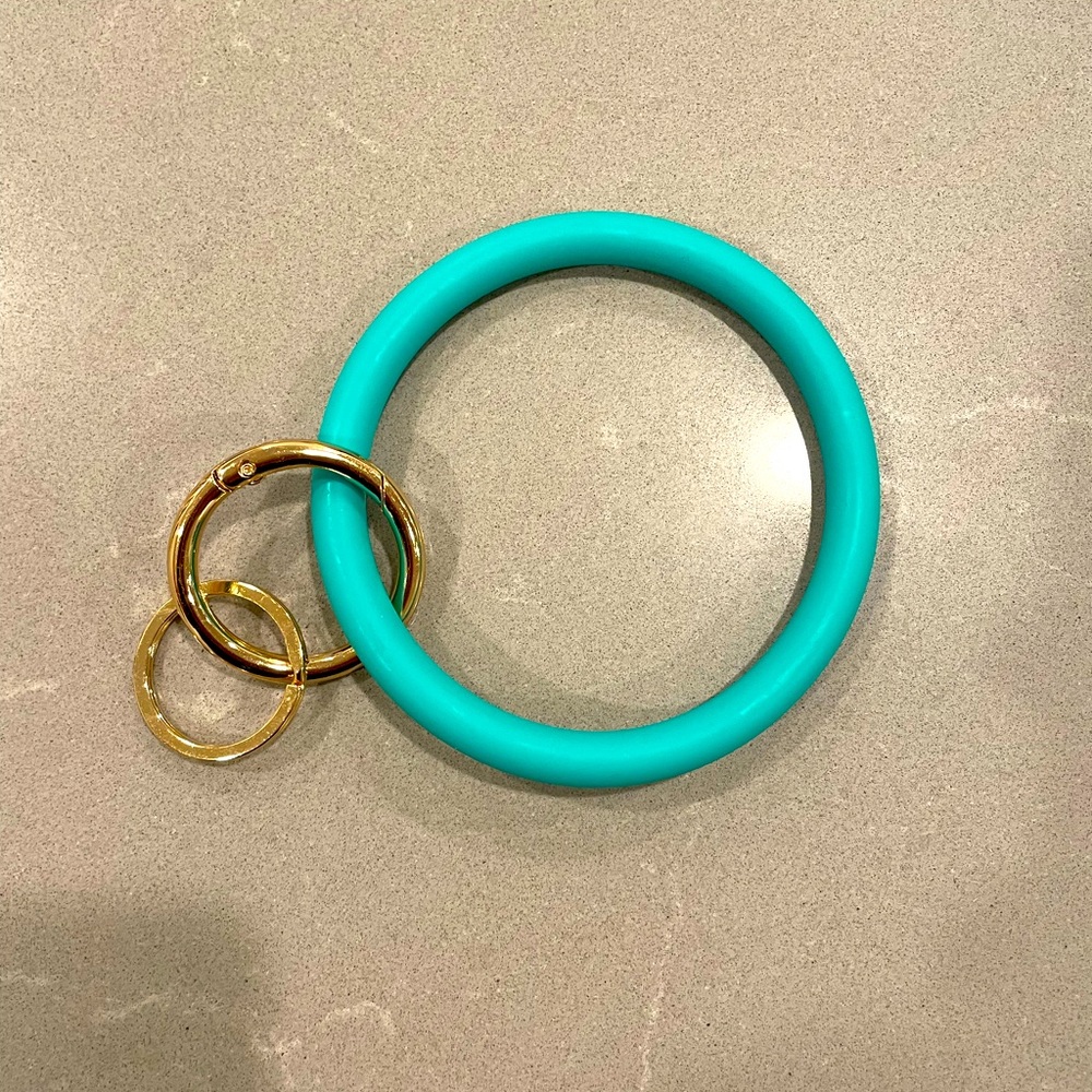 💦** BRAND NEW** Silicone bangle key ring 💦